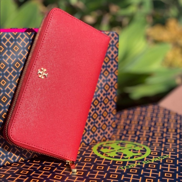 Tory Burch Handbags - Tory Burch Emerson Zip Around Leather Wallet